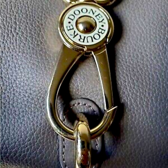 NWOT Dooney & Bourke BELVEDERE logo lock shoulder bag - Picture 4 of 7